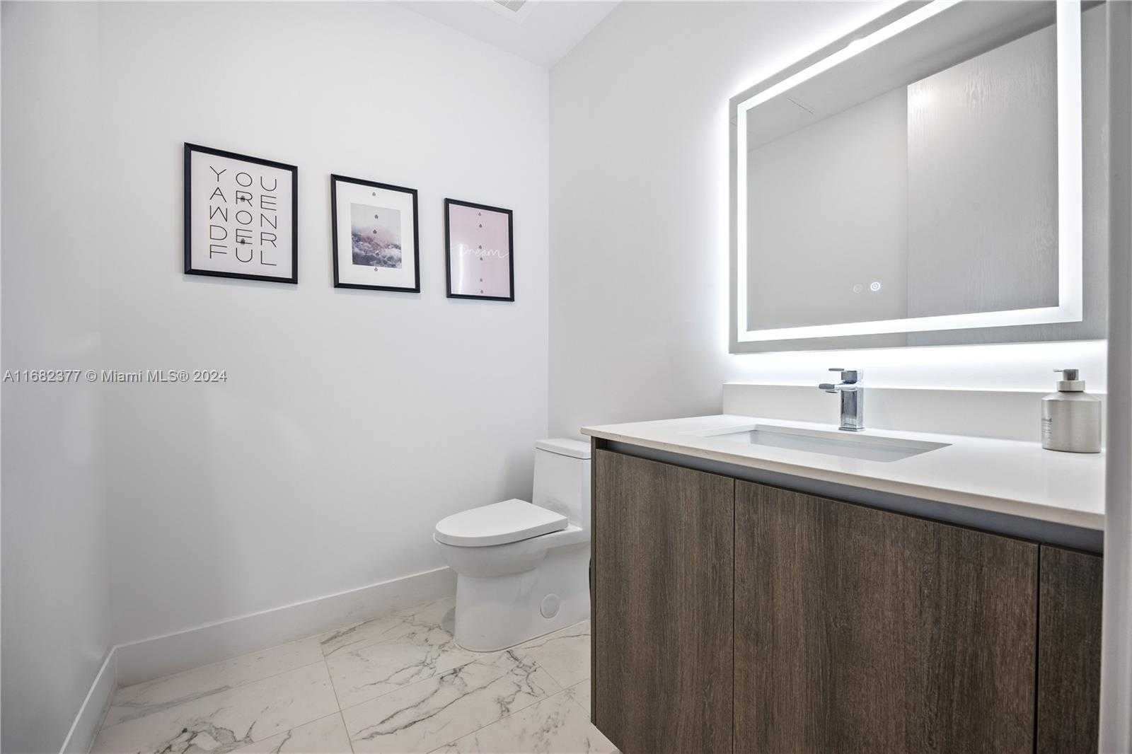 Small Image of 17550 Collins Ave, Sunny Isles Beach, FL 33160, USA Number 16