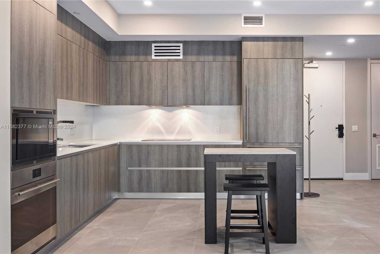 Small Image of 17550 Collins Ave, Sunny Isles Beach, FL 33160, USA Number 18
