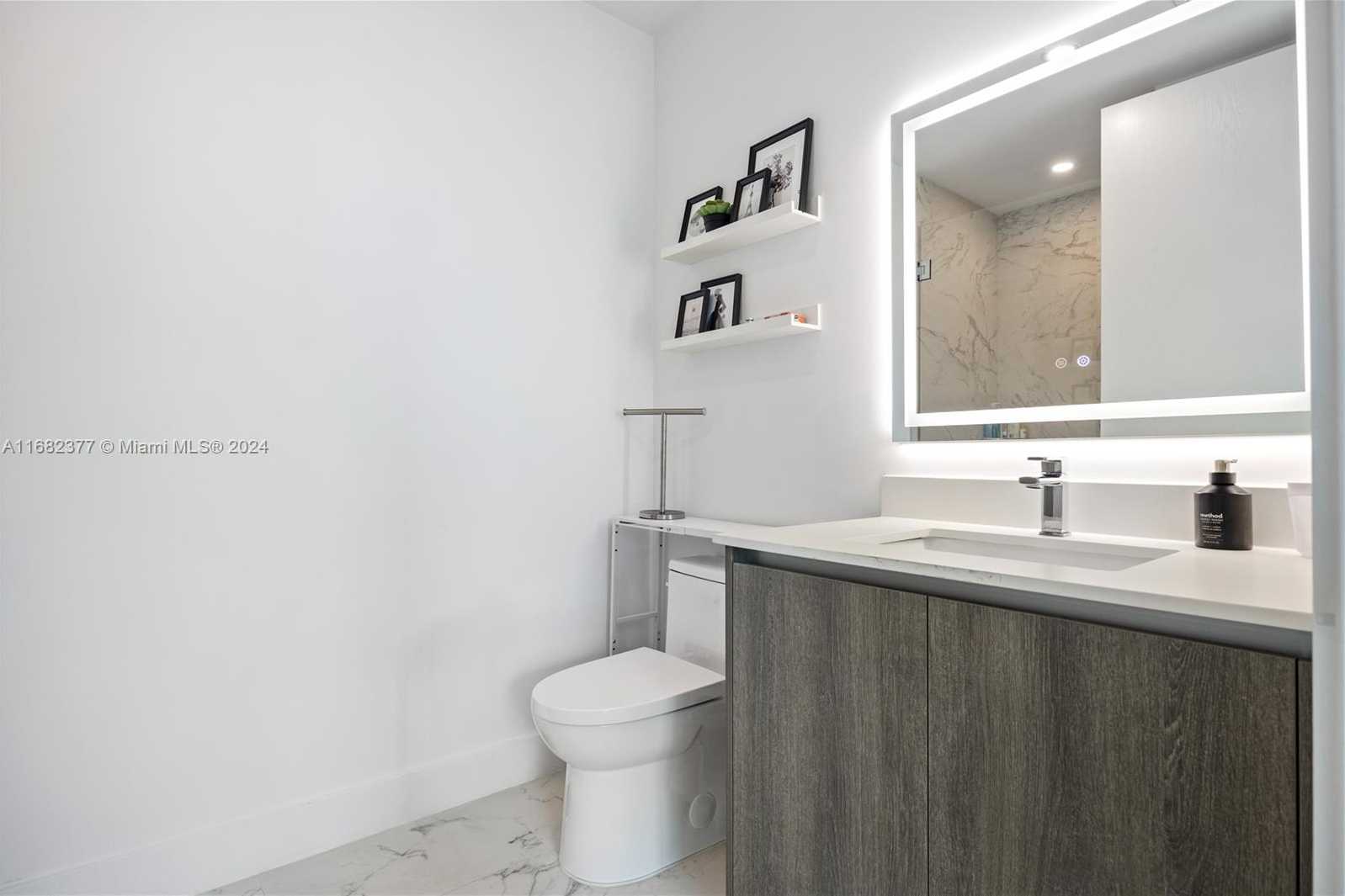 Small Image of 17550 Collins Ave, Sunny Isles Beach, FL 33160, USA Number 28