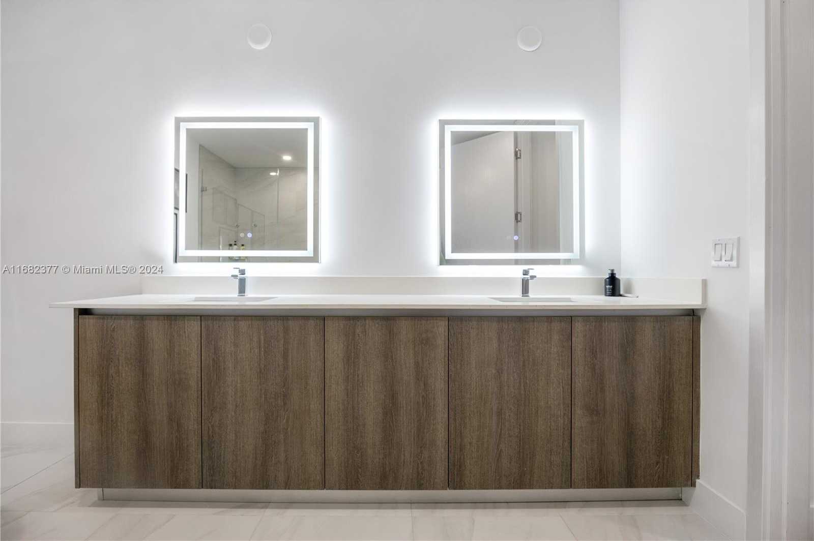 Small Image of 17550 Collins Ave, Sunny Isles Beach, FL 33160, USA Number 37