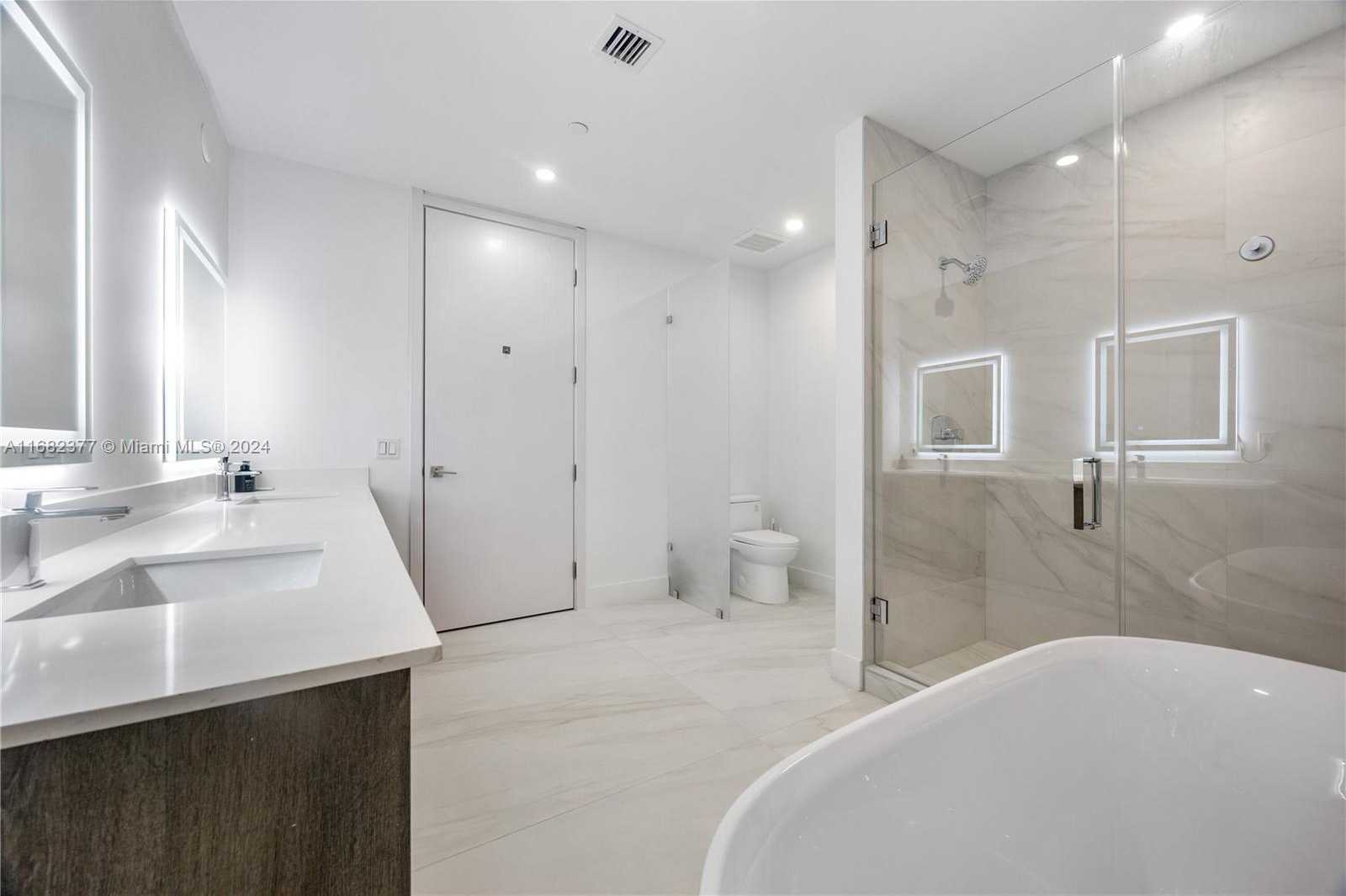 Small Image of 17550 Collins Ave, Sunny Isles Beach, FL 33160, USA Number 38