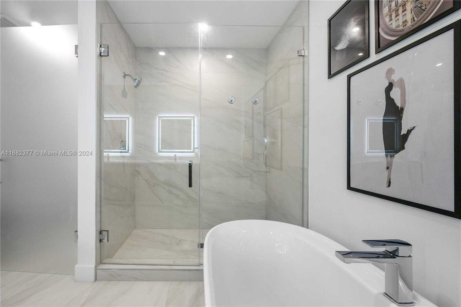 Small Image of 17550 Collins Ave, Sunny Isles Beach, FL 33160, USA Number 39