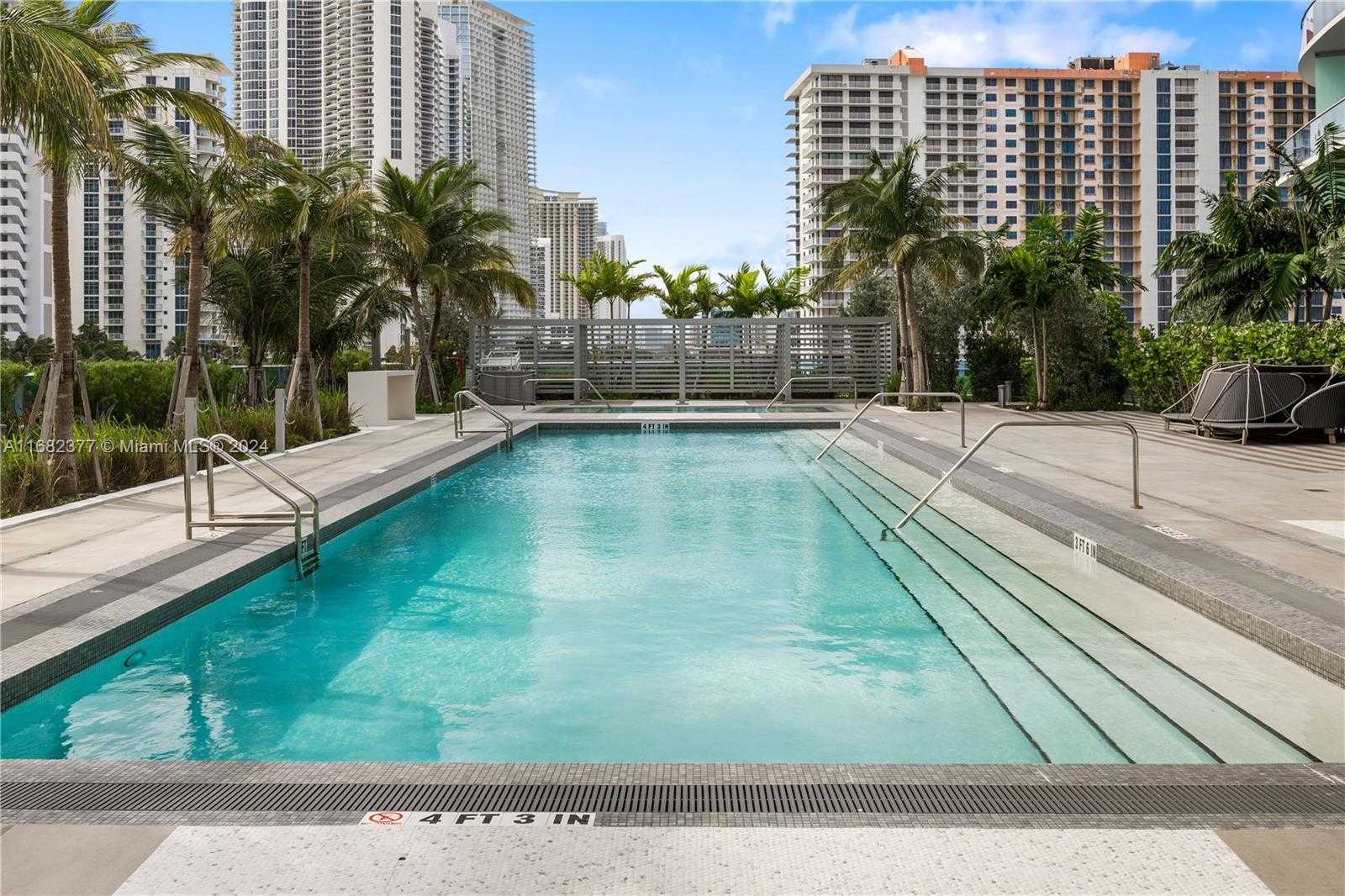 Small Image of 17550 Collins Ave, Sunny Isles Beach, FL 33160, USA Number 6