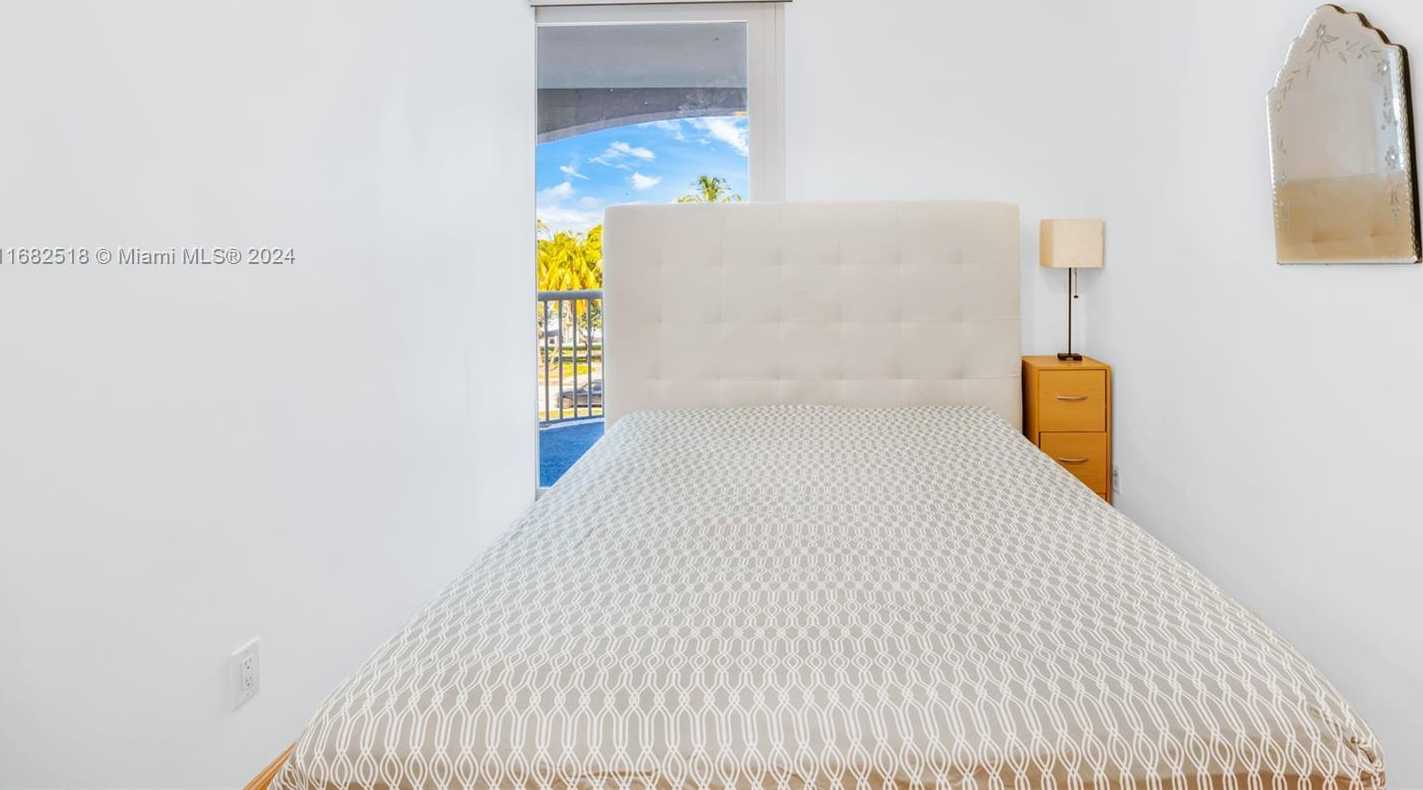 Small Image of 5401 Collins Ave, Miami Beach, FL 33140, USA Number 11