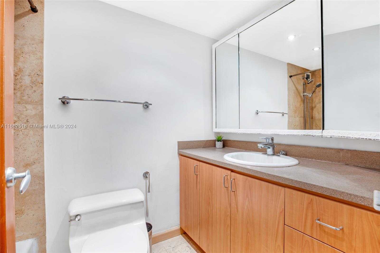 Small Image of 5401 Collins Ave, Miami Beach, FL 33140, USA Number 2