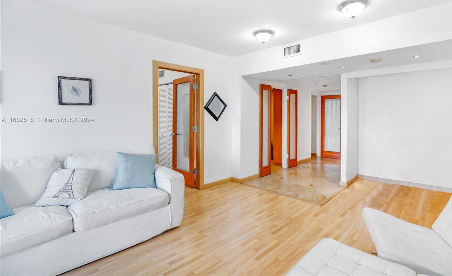 Small Image of 5401 Collins Ave, Miami Beach, FL 33140, USA Number 9