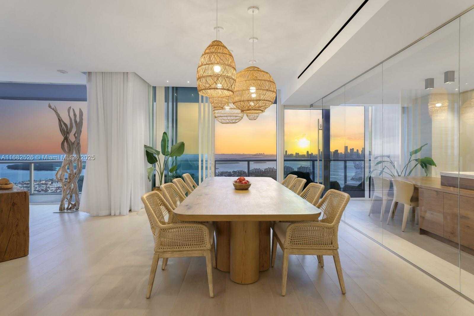 Small Image of 100 SOUTH POINTE DR #3803, Miami Beach Number 10