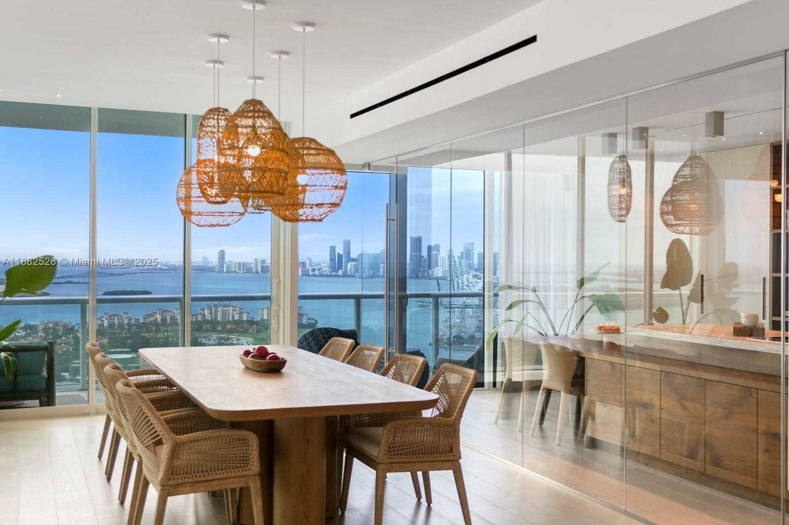 Small Image of 100 SOUTH POINTE DR #3803, Miami Beach Number 11