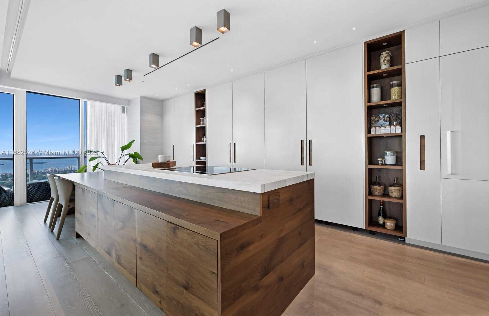 Small Image of 100 SOUTH POINTE DR #3803, Miami Beach Number 12