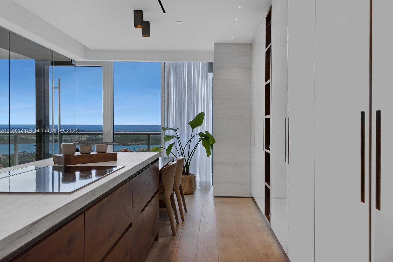 Small Image of 100 SOUTH POINTE DR #3803, Miami Beach Number 13