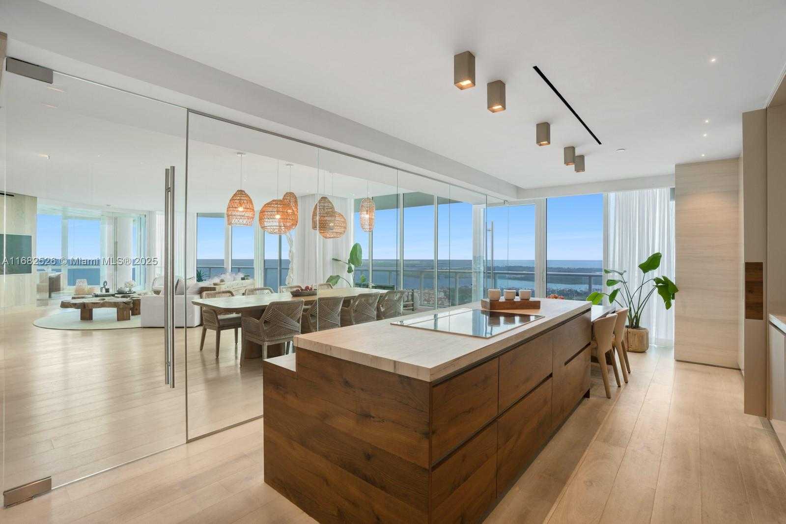 Small Image of 100 SOUTH POINTE DR #3803, Miami Beach Number 14