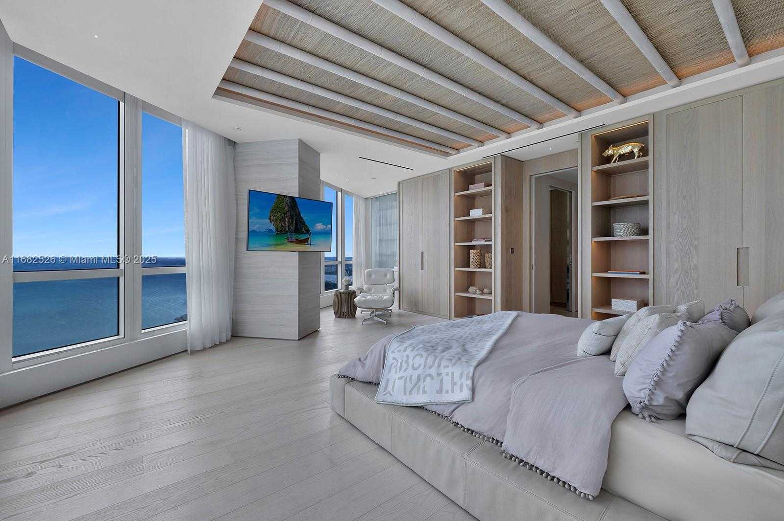 Small Image of 100 SOUTH POINTE DR #3803, Miami Beach Number 15