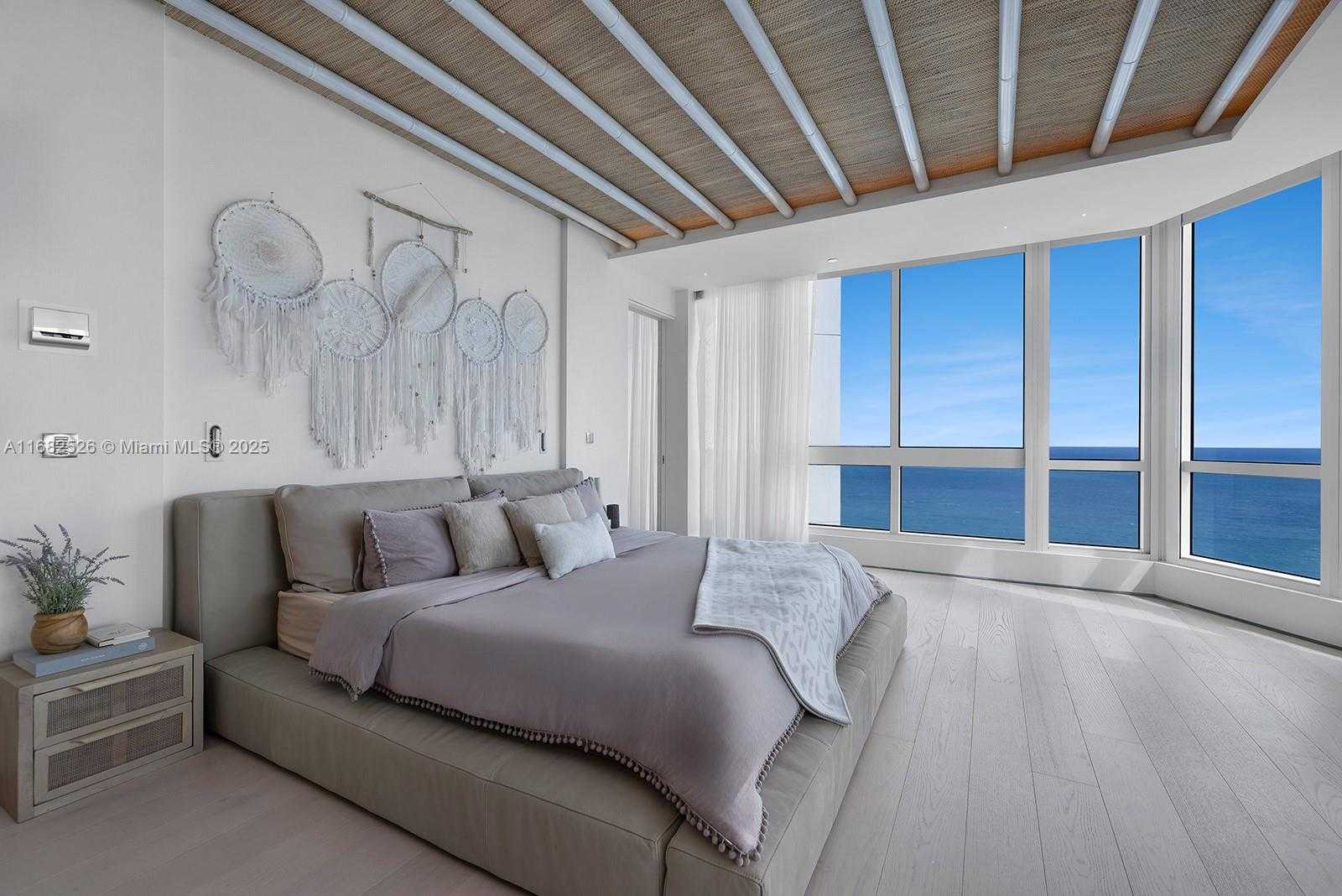 Small Image of 100 SOUTH POINTE DR #3803, Miami Beach Number 17