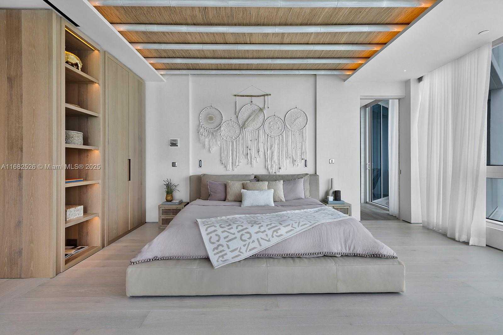 Small Image of 100 SOUTH POINTE DR #3803, Miami Beach Number 19