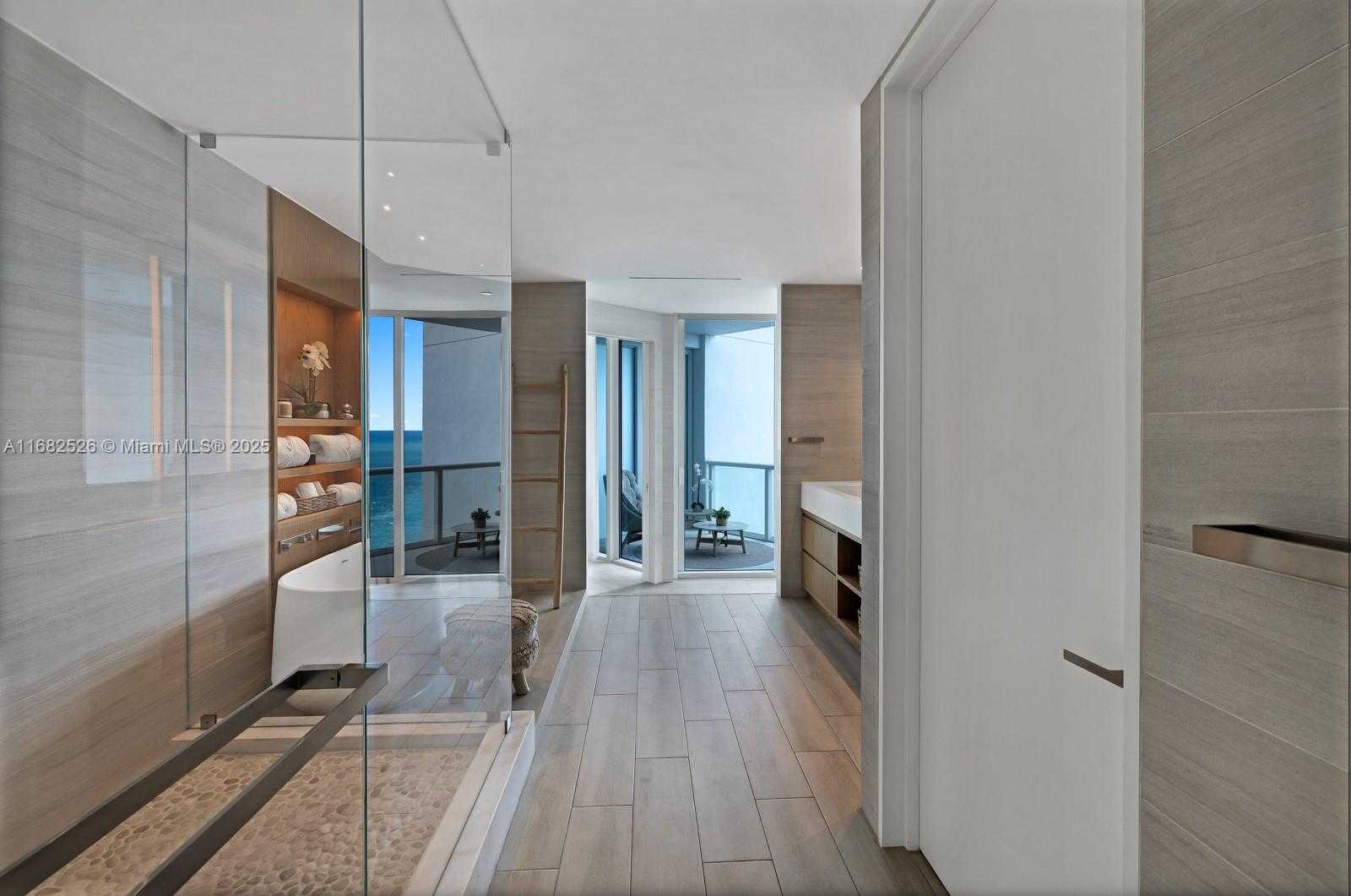 Small Image of 100 SOUTH POINTE DR #3803, Miami Beach Number 21
