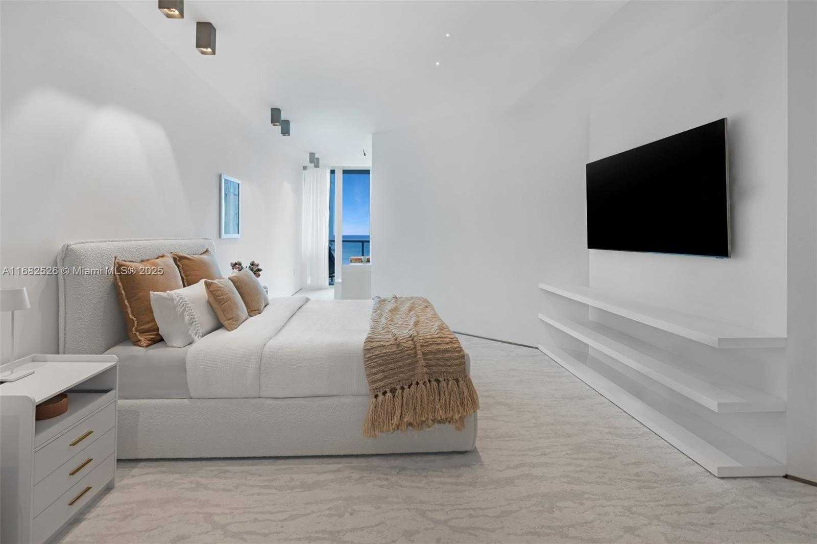 Small Image of 100 SOUTH POINTE DR #3803, Miami Beach Number 27