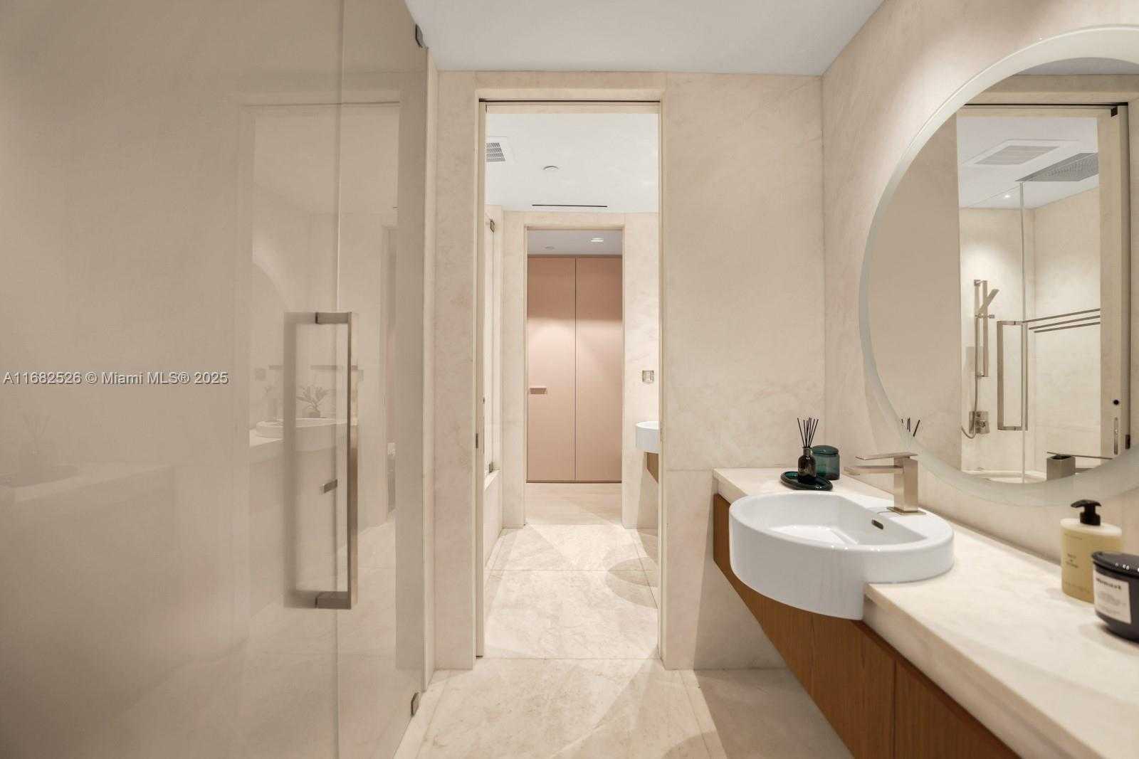 Small Image of 100 SOUTH POINTE DR #3803, Miami Beach Number 36