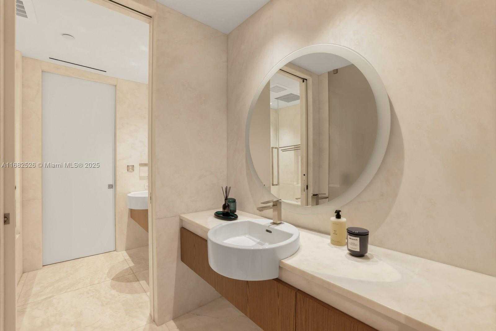 Small Image of 100 SOUTH POINTE DR #3803, Miami Beach Number 38