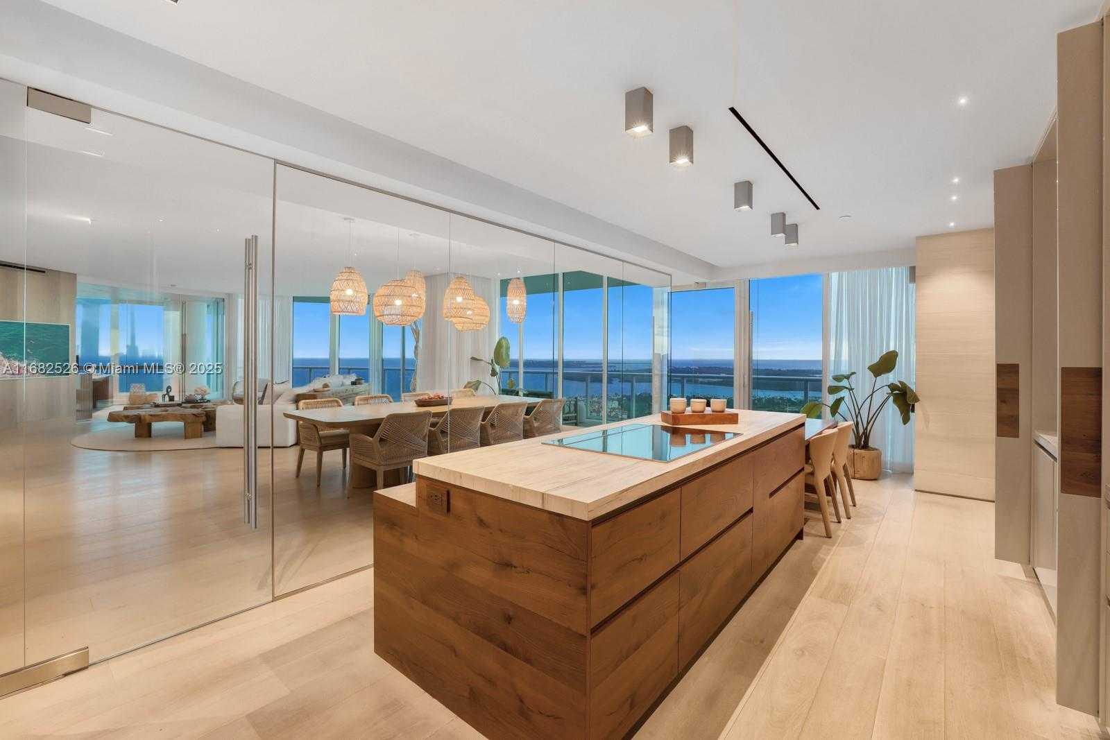 Small Image of 100 SOUTH POINTE DR #3803, Miami Beach Number 41