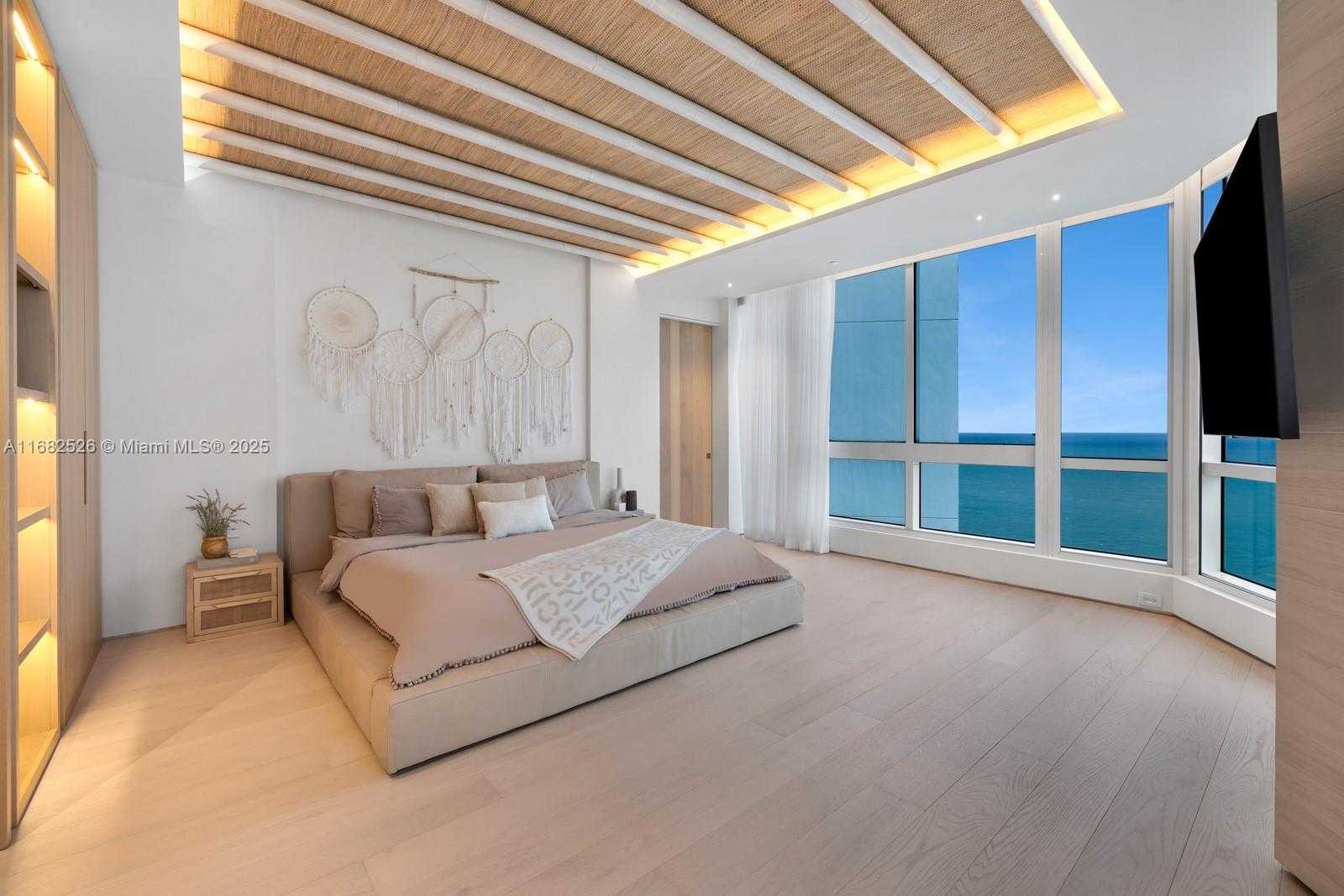 Small Image of 100 SOUTH POINTE DR #3803, Miami Beach Number 43