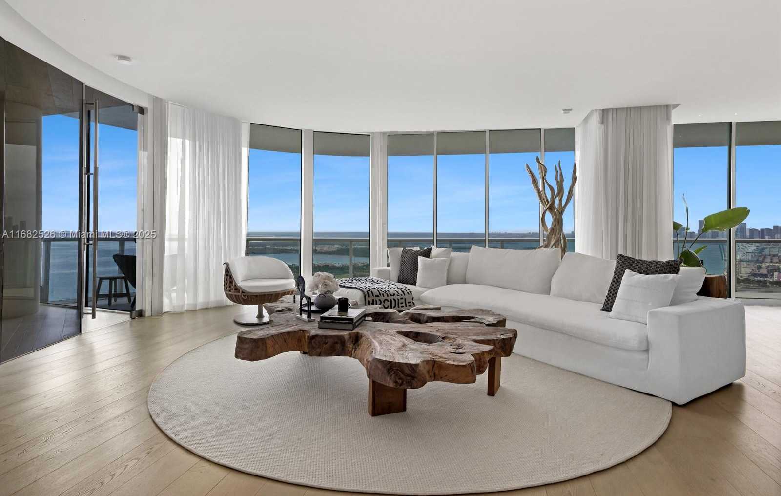 Small Image of 100 SOUTH POINTE DR #3803, Miami Beach Number 6