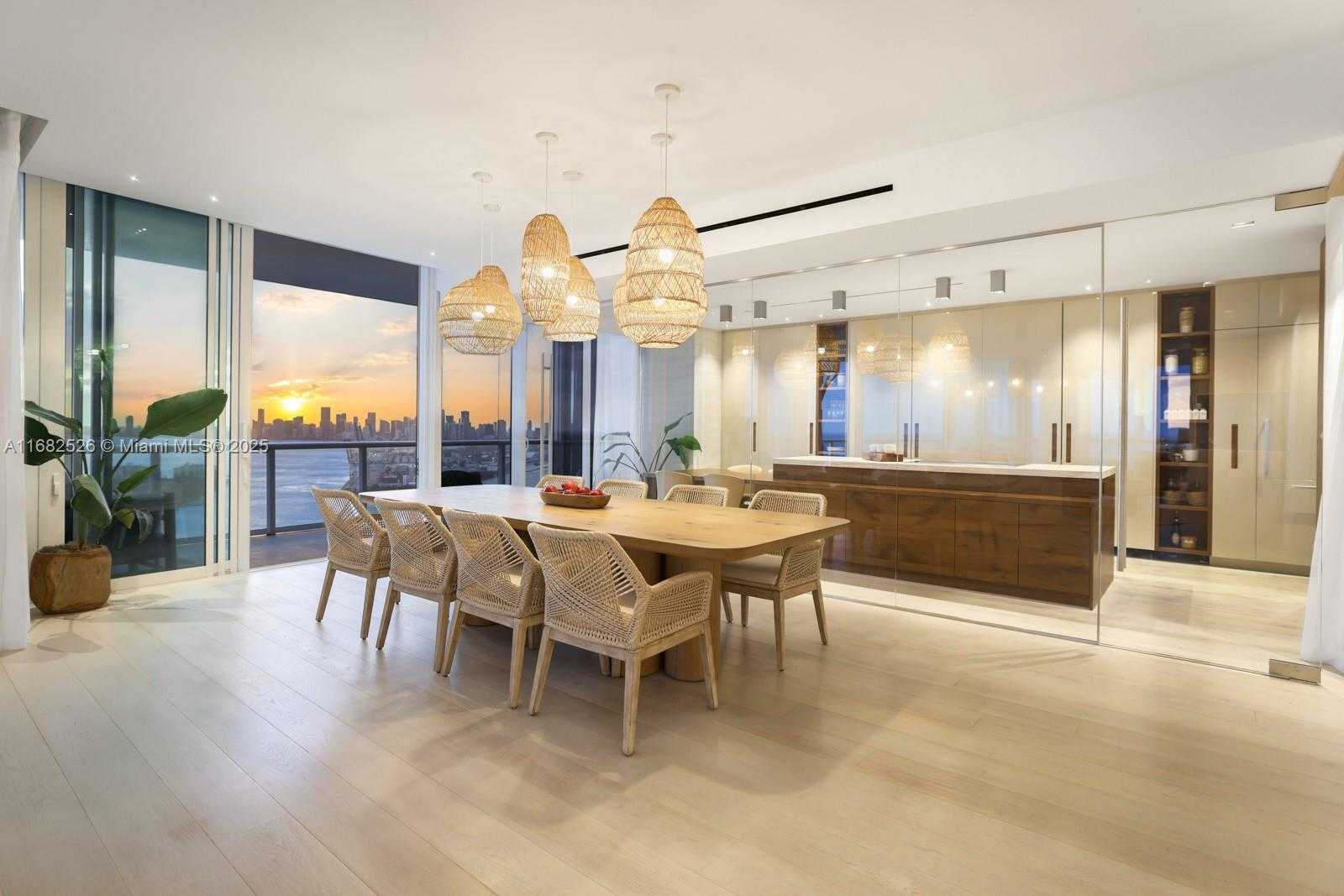 Small Image of 100 SOUTH POINTE DR #3803, Miami Beach Number 7