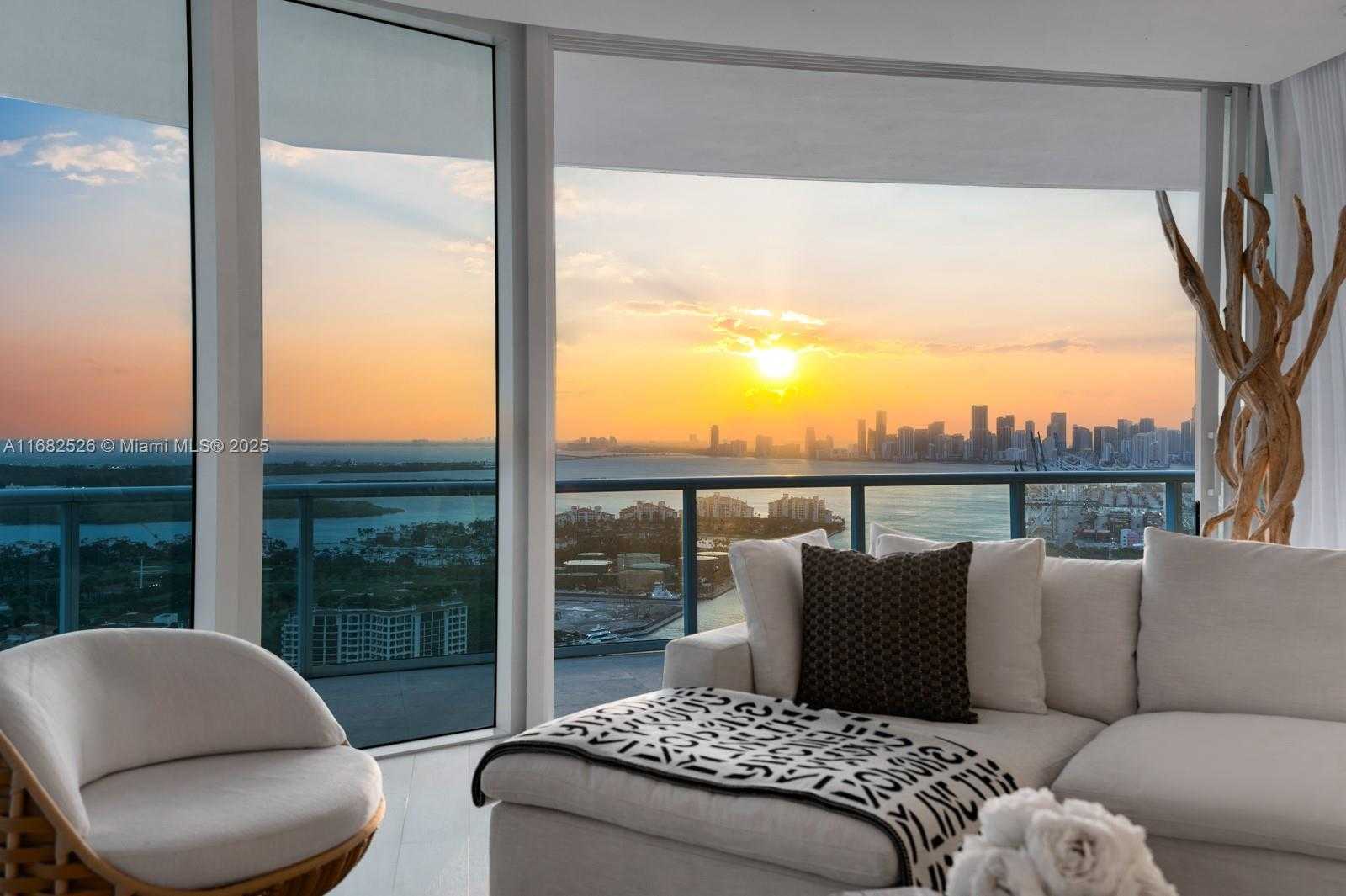 Small Image of 100 SOUTH POINTE DR #3803, Miami Beach Number 9