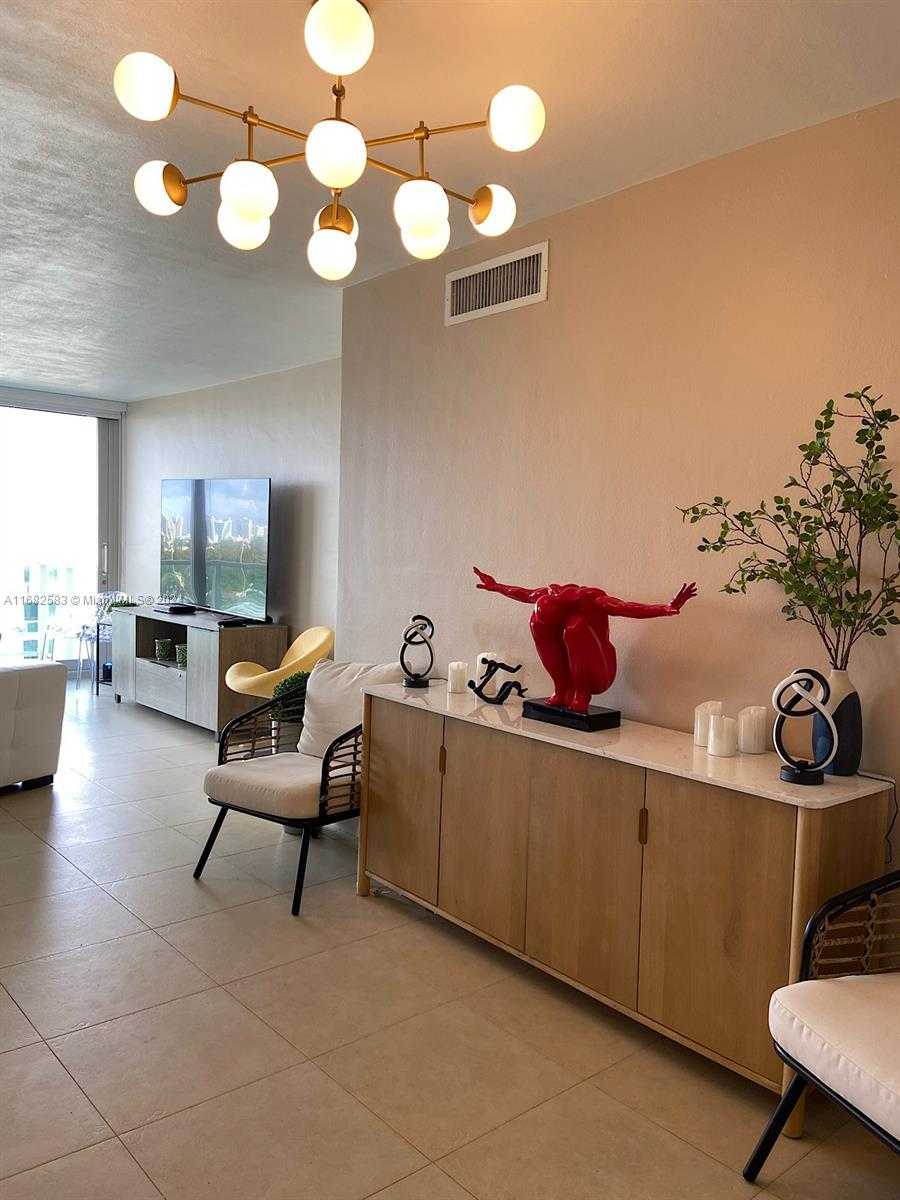 Small Image of 1000 WEST AVE #910, Miami Beach Number 10