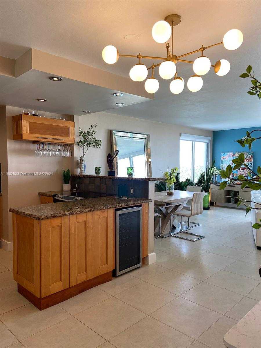 Small Image of 1000 WEST AVE #910, Miami Beach Number 3