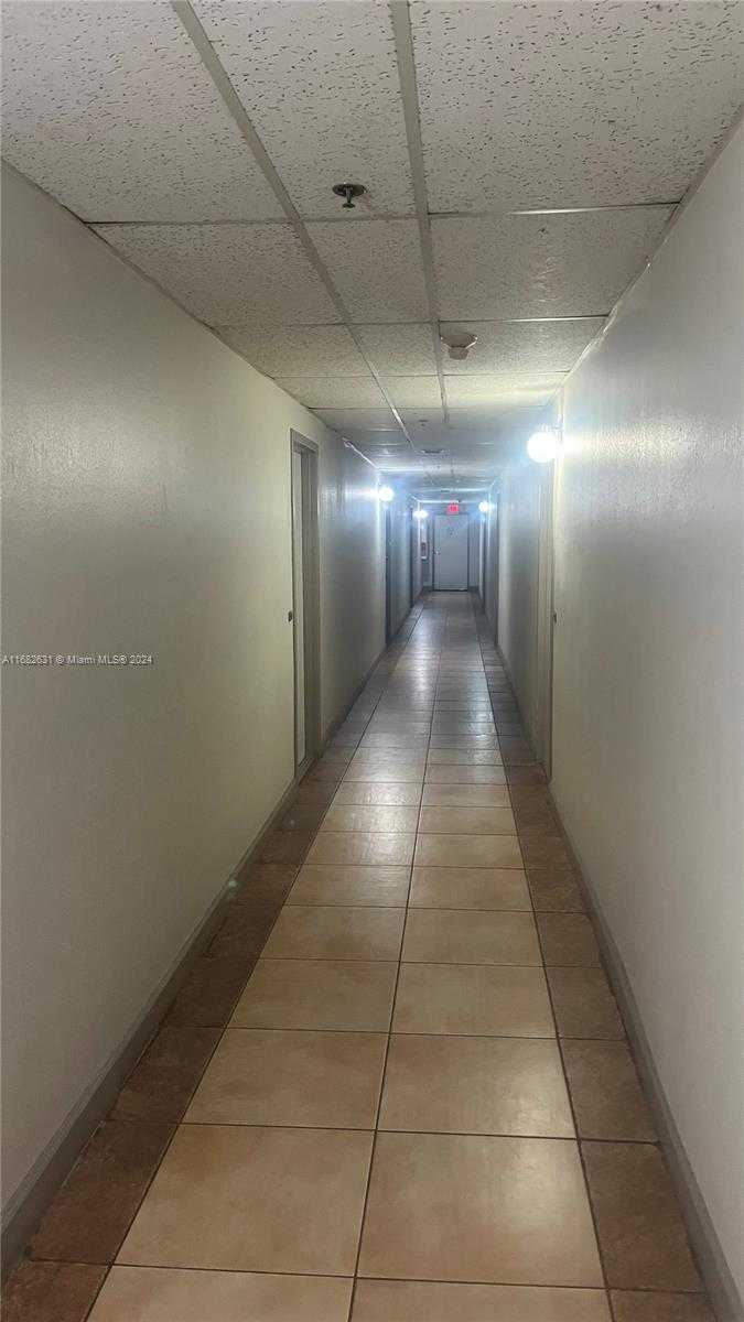 Small Image of 1825 WEST 44TH PL #309, Hialeah Number 5