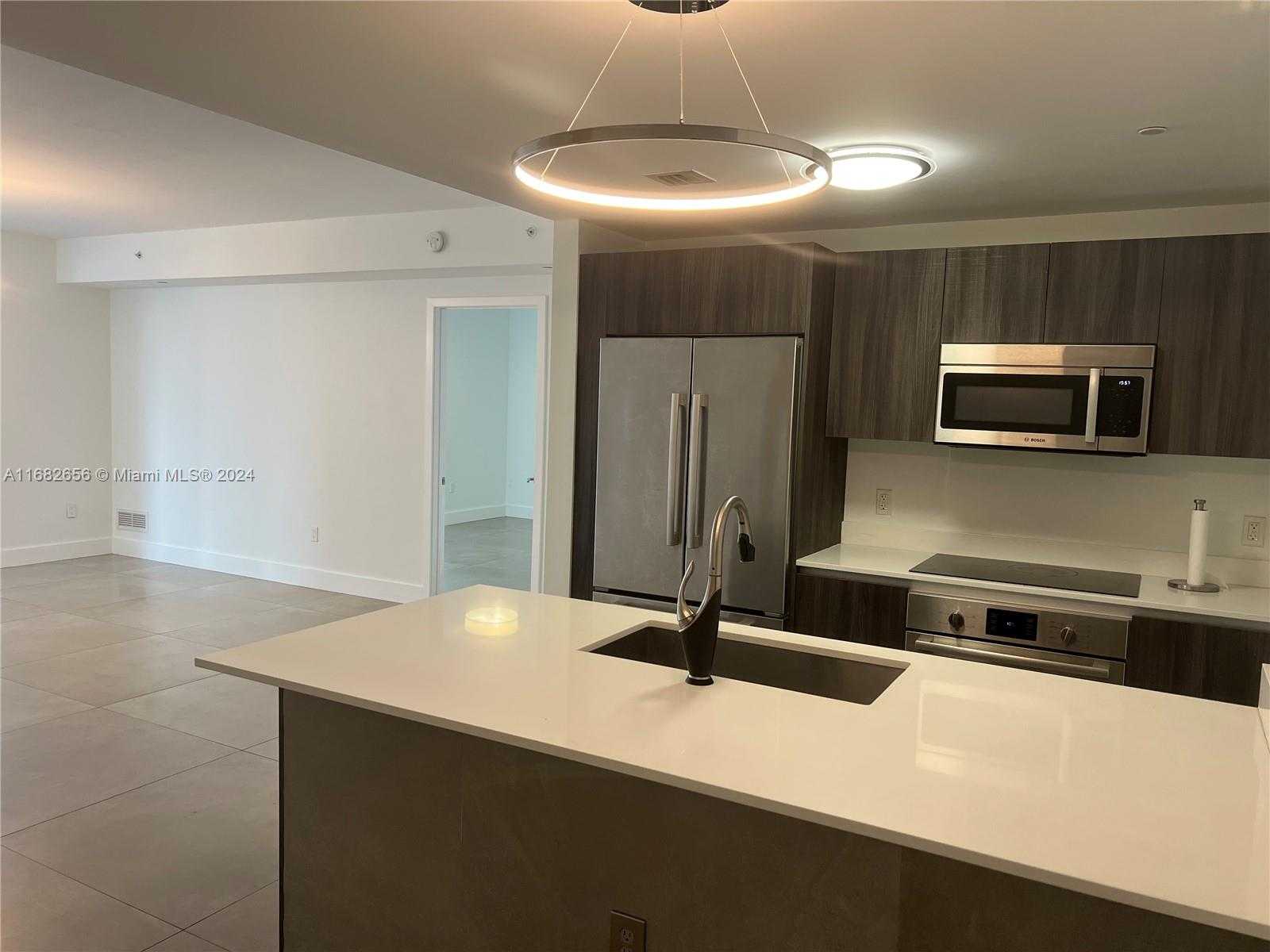 Small Image of 488 NE 18th St, Miami, FL 33132, USA Number 10