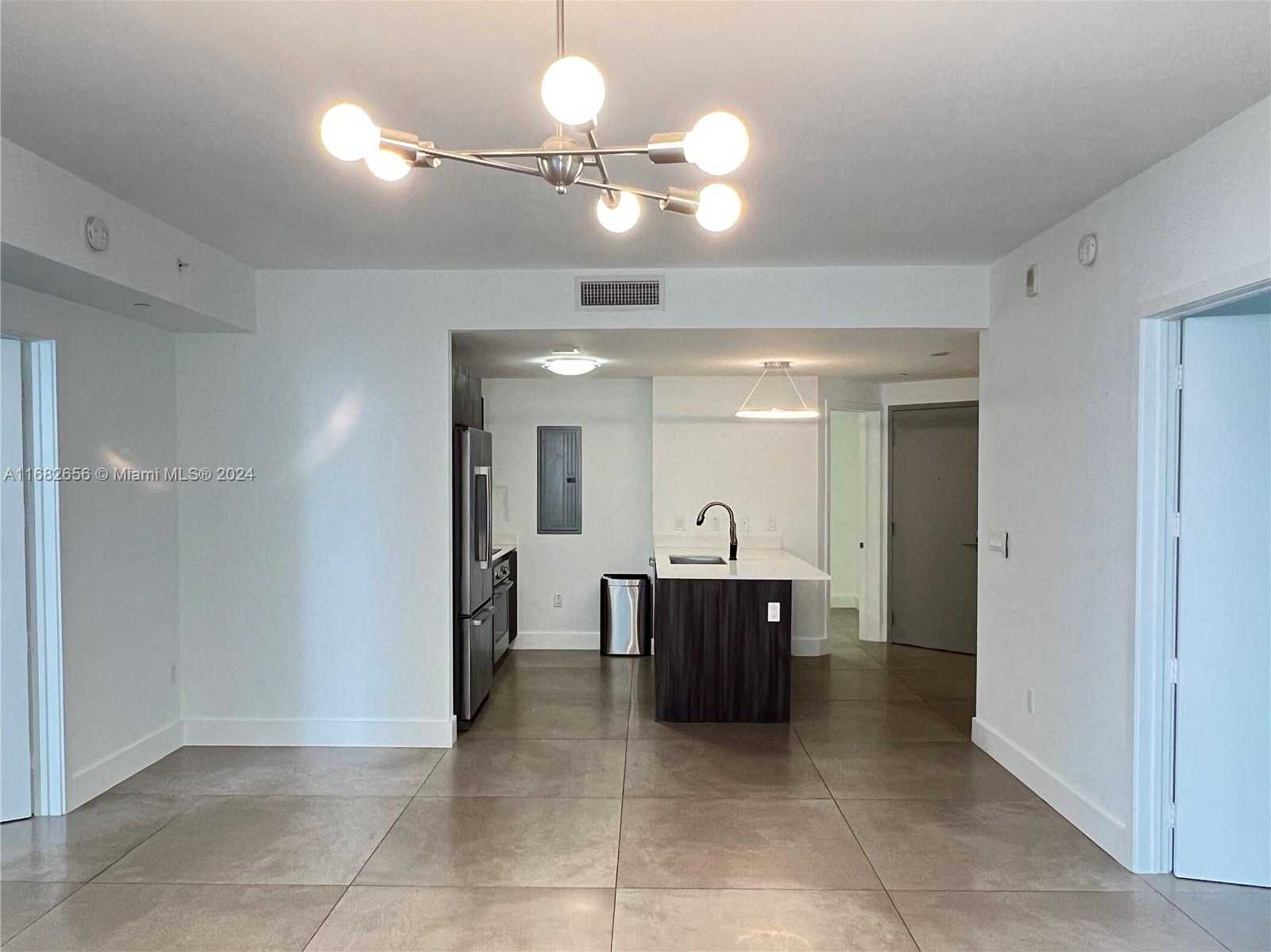 Small Image of 488 NE 18th St, Miami, FL 33132, USA Number 12