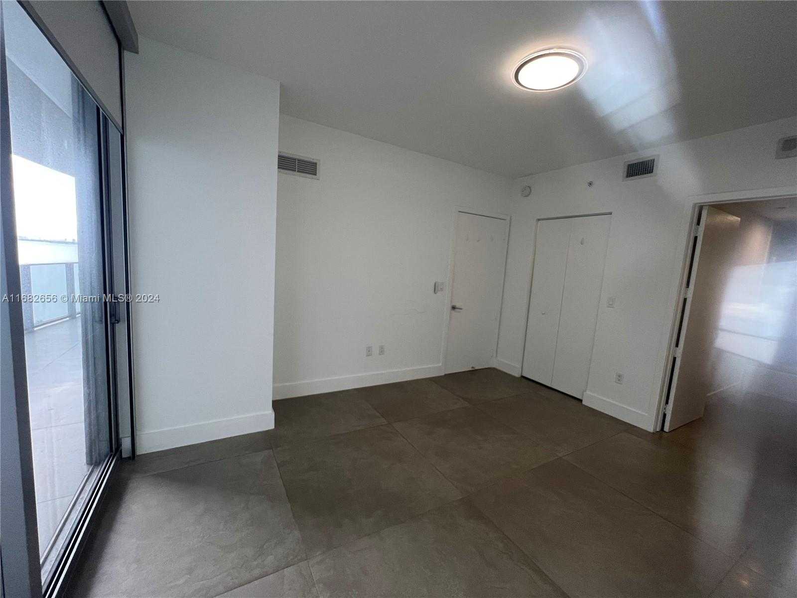 Small Image of 488 NE 18th St, Miami, FL 33132, USA Number 13