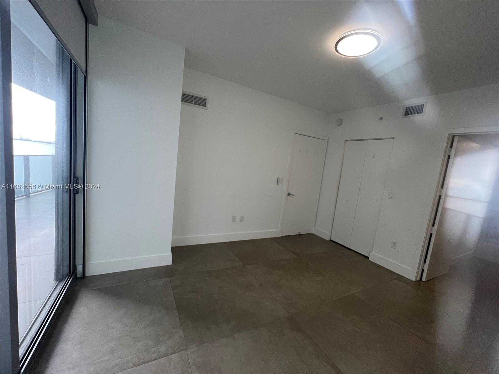 Small Image of 488 NE 18th St, Miami, FL 33132, USA Number 14