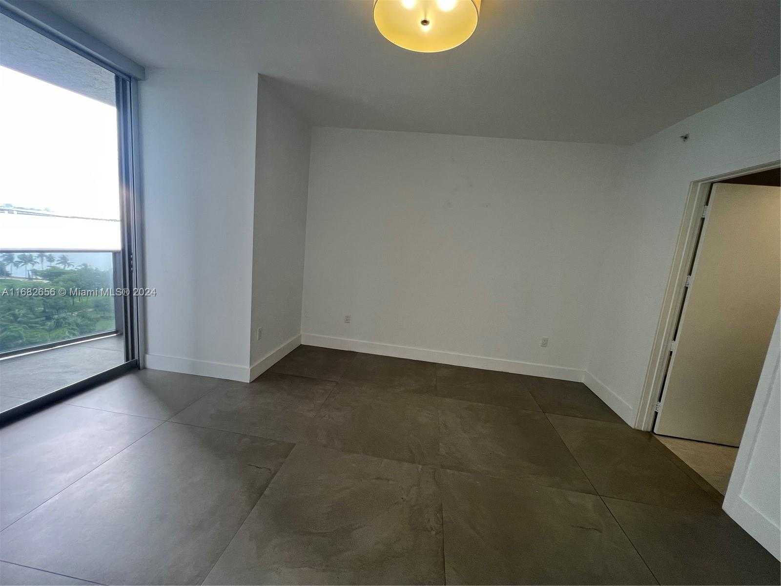 Small Image of 488 NE 18th St, Miami, FL 33132, USA Number 16