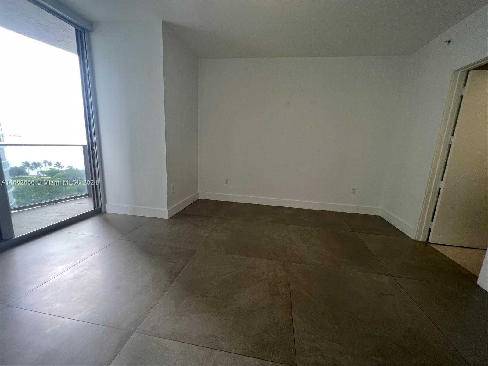 Small Image of 488 NE 18th St, Miami, FL 33132, USA Number 17