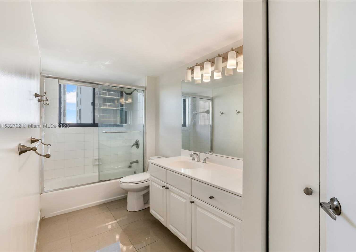 Small Image of 3600 YACHT CLUB DR #803, Aventura Number 12