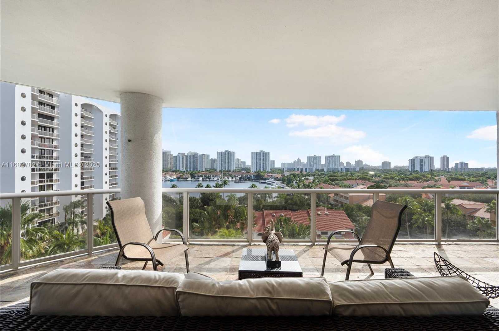 Small Image of 3600 YACHT CLUB DR #803, Aventura Number 16