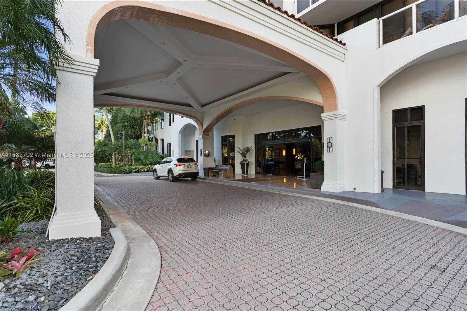 Small Image of 3600 YACHT CLUB DR #803, Aventura Number 23