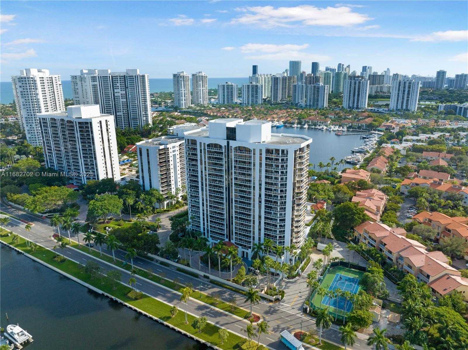 Small Image of 3600 YACHT CLUB DR #803, Aventura Number 27