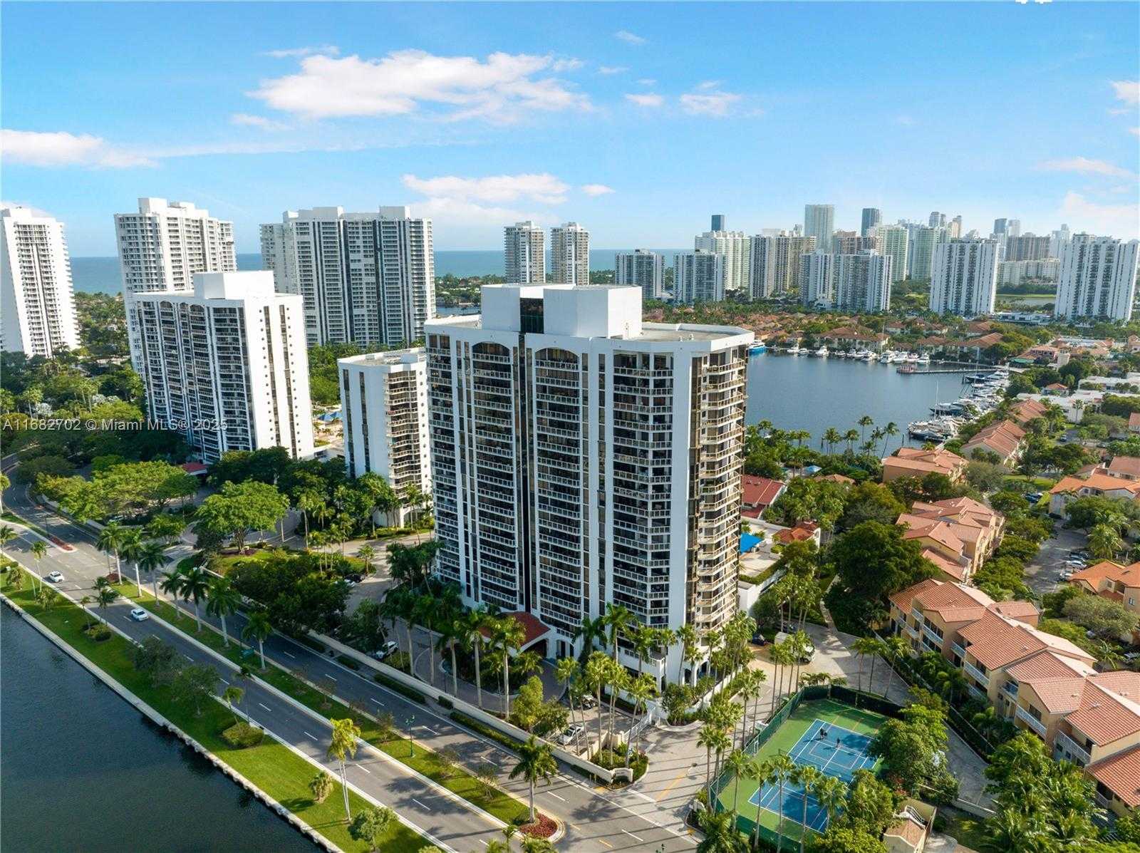 Small Image of 3600 YACHT CLUB DR #803, Aventura Number 28