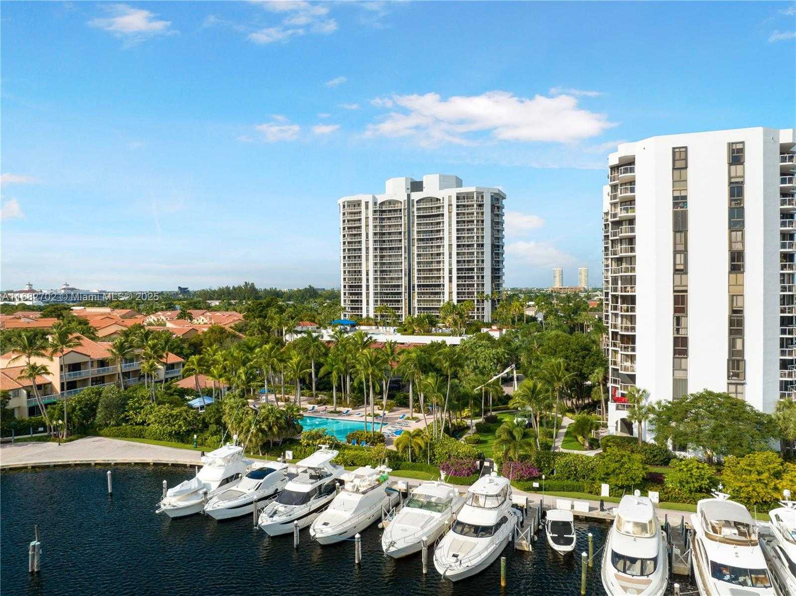 Small Image of 3600 YACHT CLUB DR #803, Aventura Number 31