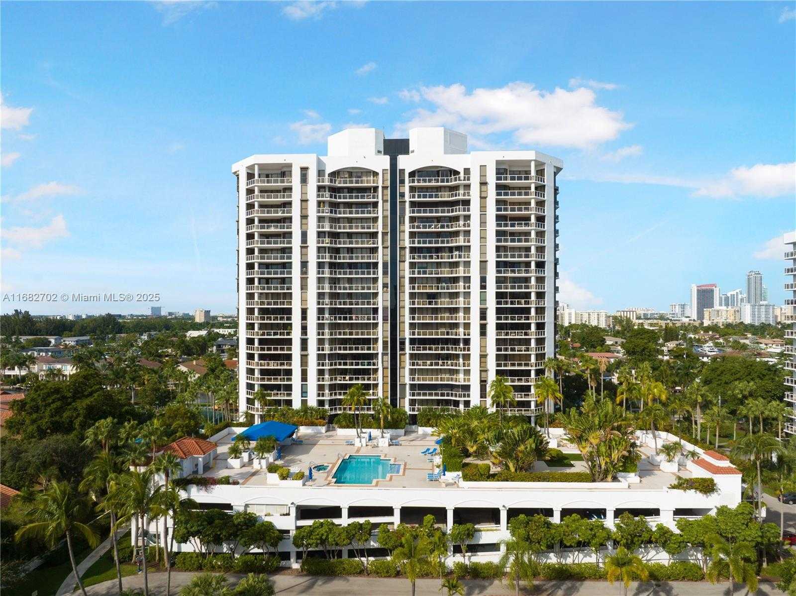 Small Image of 3600 YACHT CLUB DR #803, Aventura Number 32