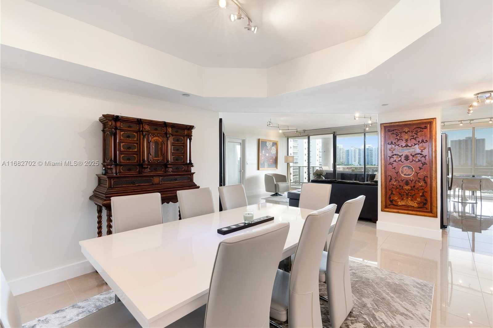 Small Image of 3600 YACHT CLUB DR #803, Aventura Number 4