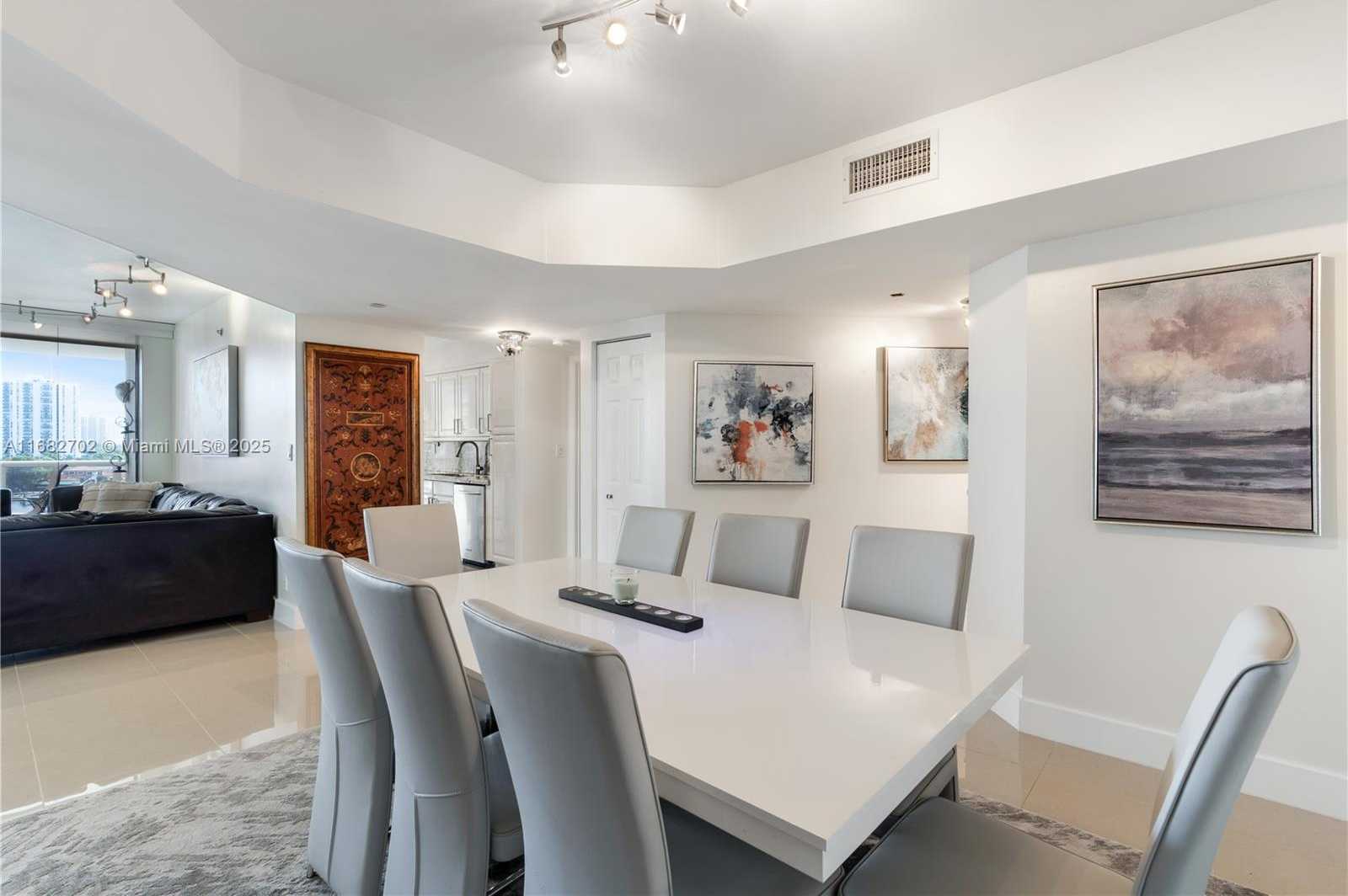 Small Image of 3600 YACHT CLUB DR #803, Aventura Number 5