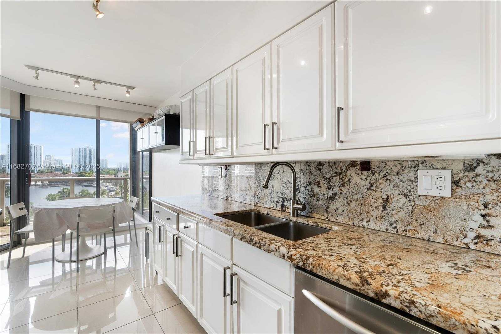 Small Image of 3600 YACHT CLUB DR #803, Aventura Number 6