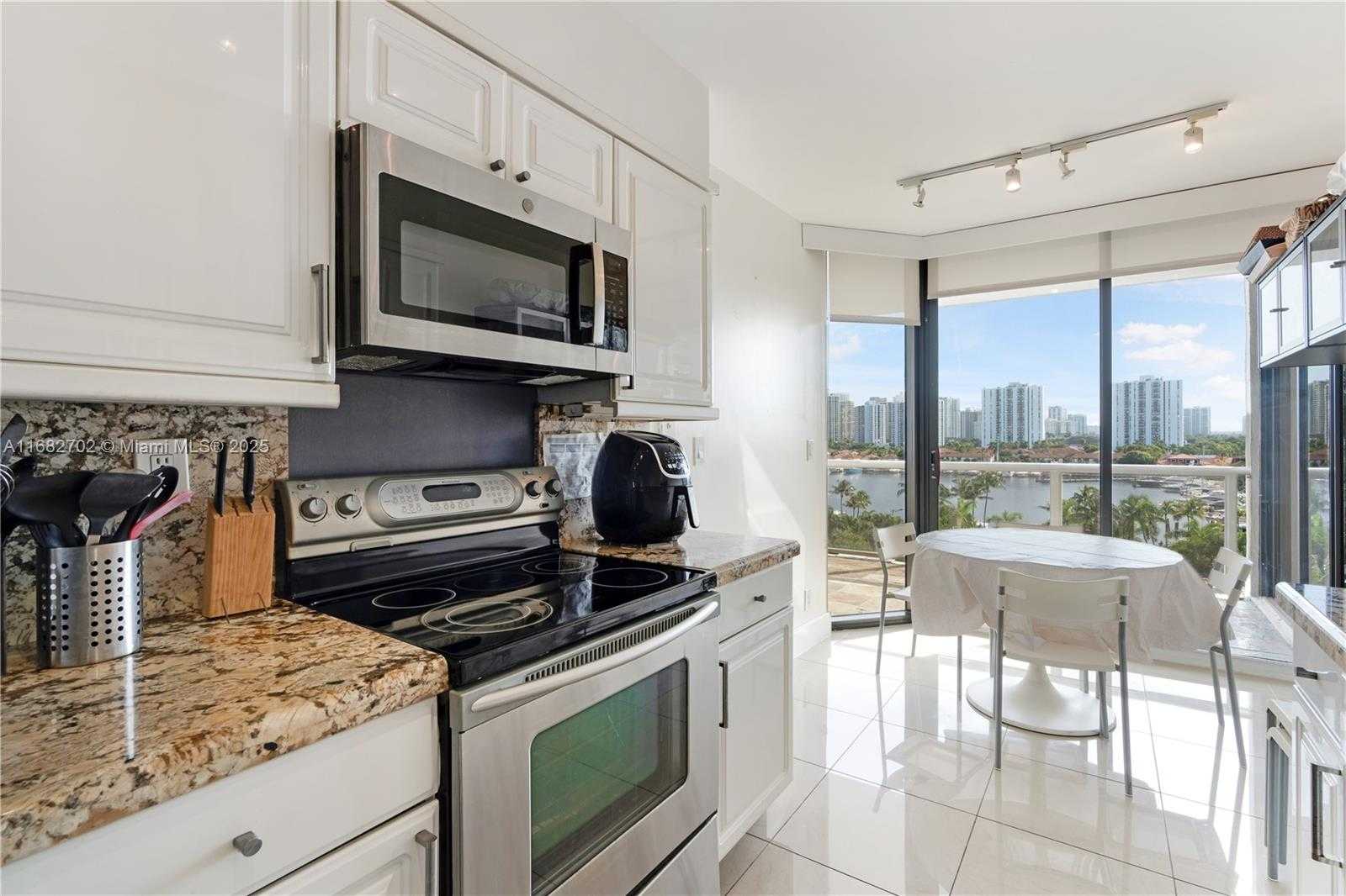 Small Image of 3600 YACHT CLUB DR #803, Aventura Number 7
