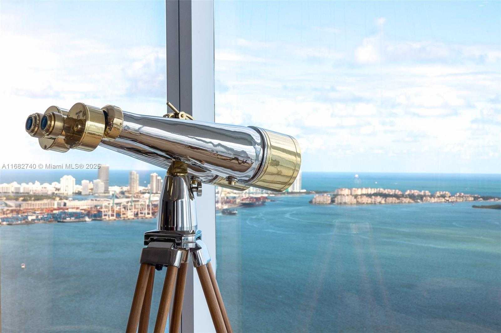 Small Image of 1425 BRICKELL AVE #55F, Miami Number 18