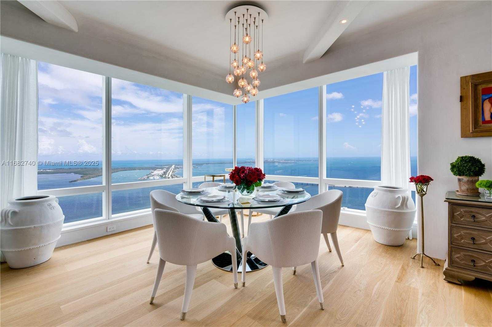 Small Image of 1425 BRICKELL AVE #55F, Miami Number 3