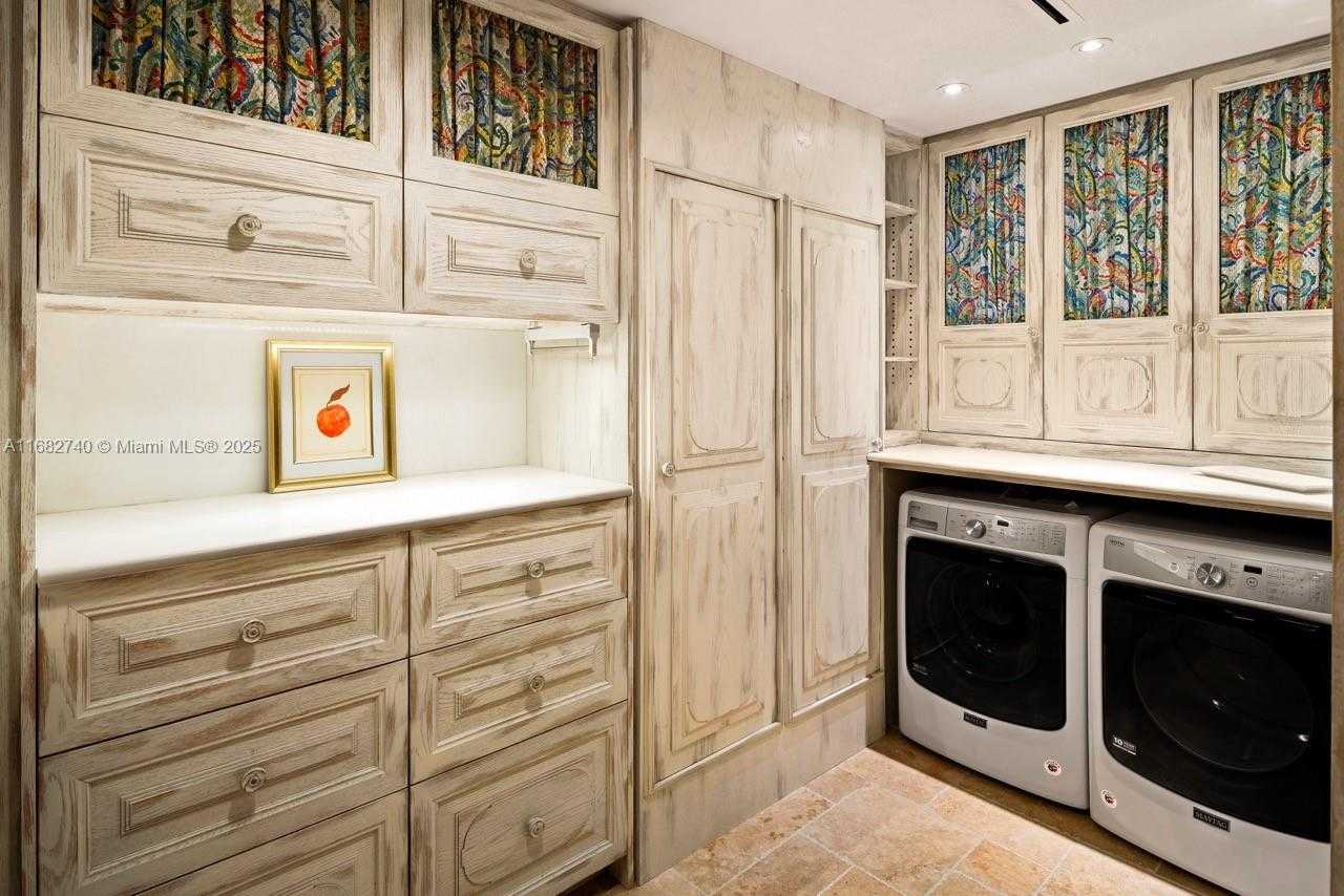 Small Image of 1425 BRICKELL AVE #55F, Miami Number 32